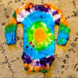 NEW Gerber Tie Dye Long Sleeve Mitten-Cuff Cotton Onesie Bodysuit 0-3 Months